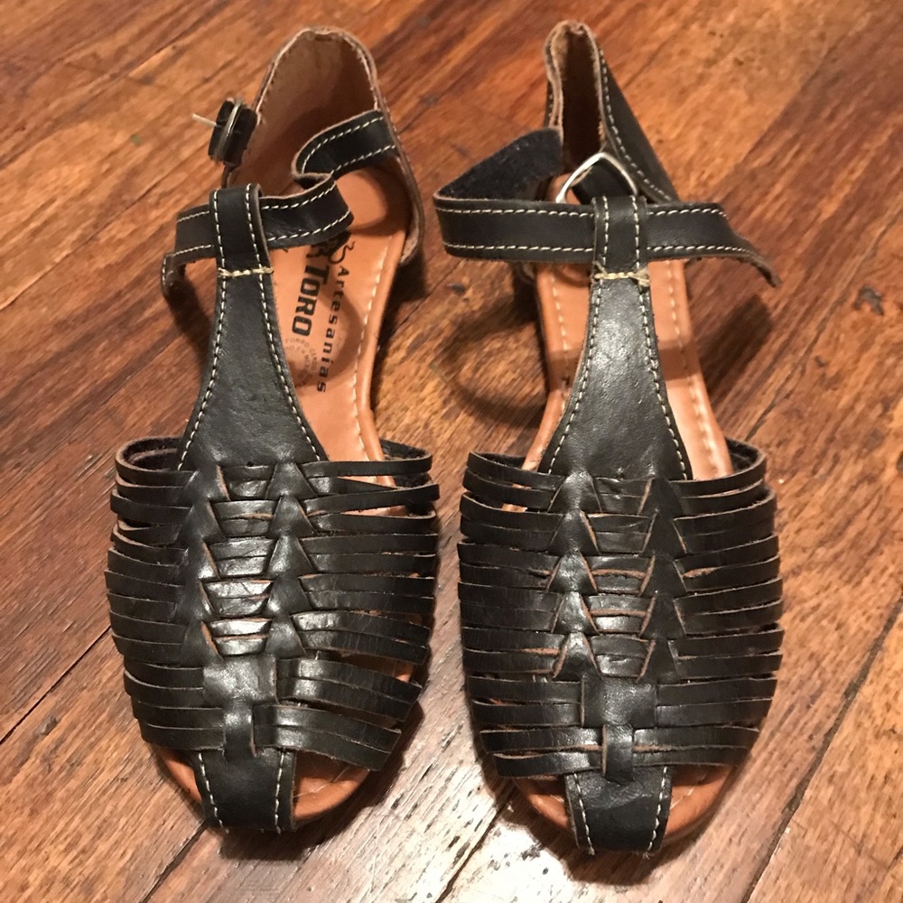 Black Huarache Sandals Size 6